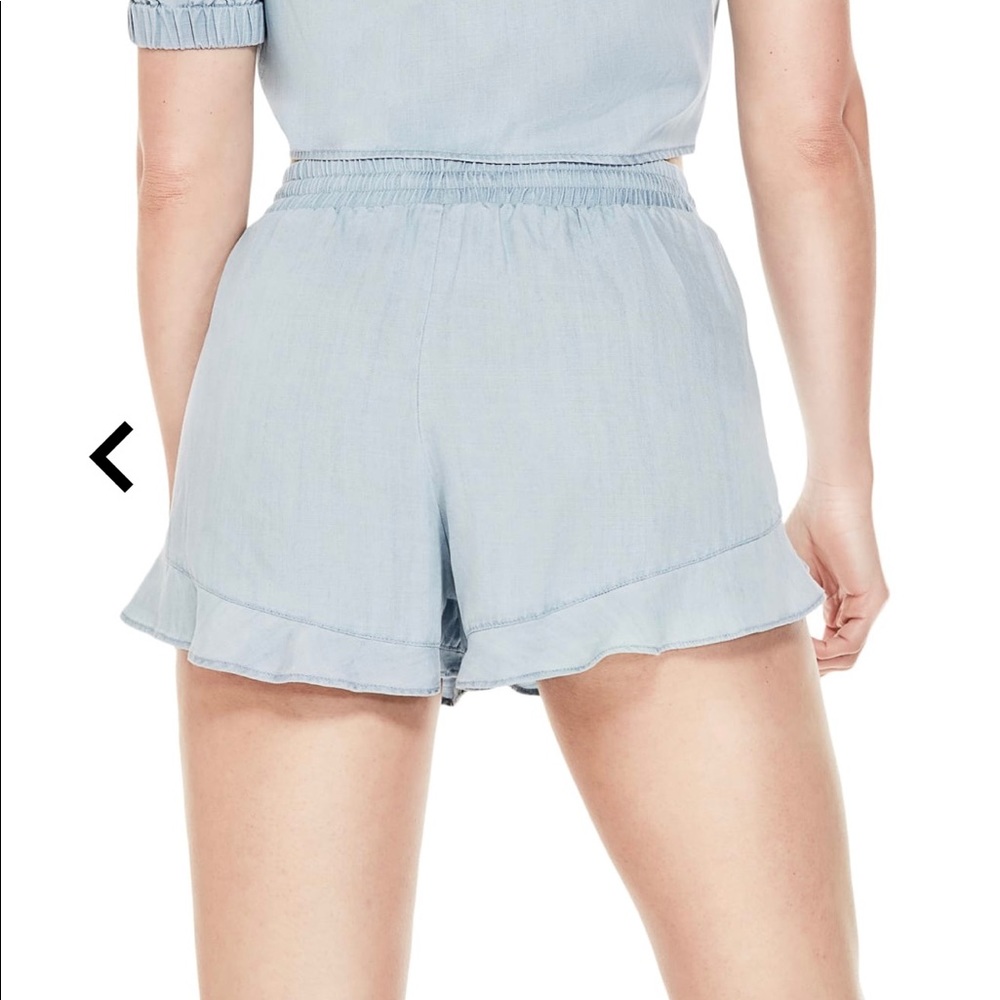 GUESS BLEACHED RUFFLE SHORTS - Picture 4 of 4